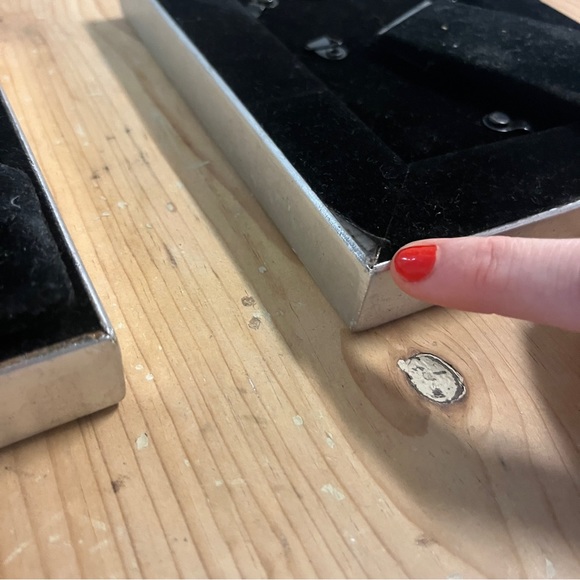 Pair 🍐 of Picture Frames - Picture 4 of 14